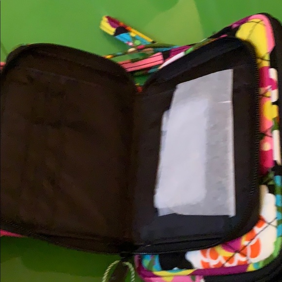 vera bradley wristlet - Picture 4 of 4
